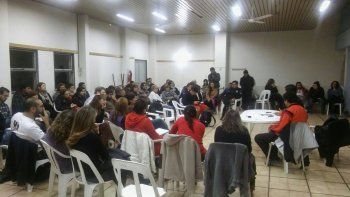 protesta contra el cierre inminente de 18 cursos en colegios cipolenos