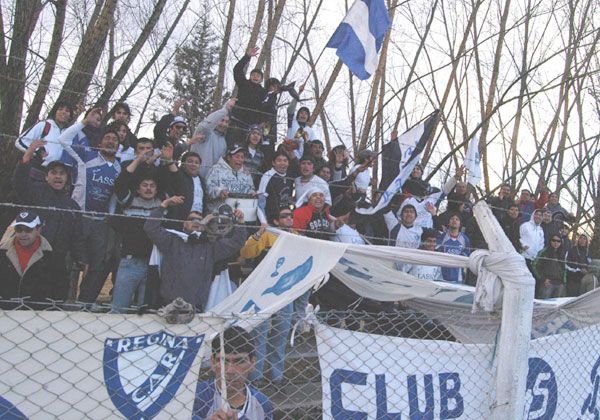 Saltense gana y sueña con el título