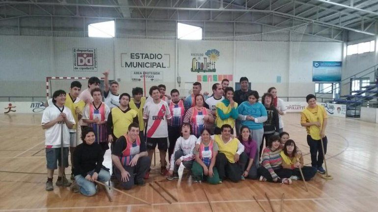 El encuentro local reunió a personas de diferentes escuelas e instituciones.