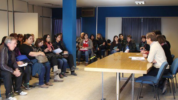 El intendente Tortoriello encabezó las conversaciones sobre la marcha y el futuro del proyecto habitacional que se construye en el Distrito Vecinal.