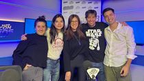 Deborah de Urieta, la primera de izquierda a derecha, formaba parte de Buenas tardes China en Radio con Vos.