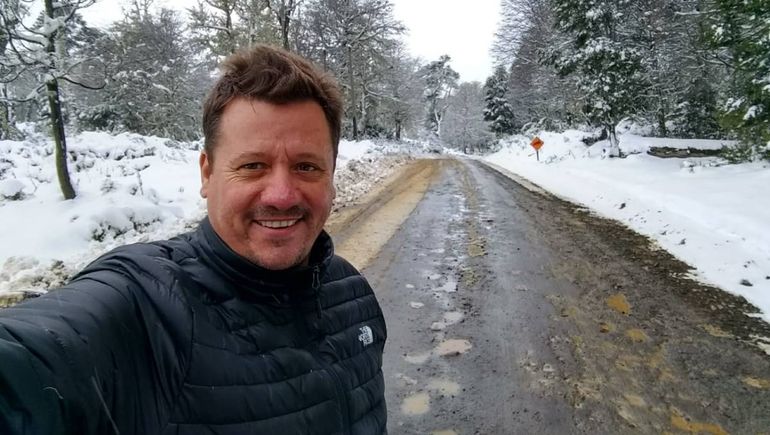 Alejandro, el vecino que recrea la historia de Cipolletti con la ayuda de la IA.