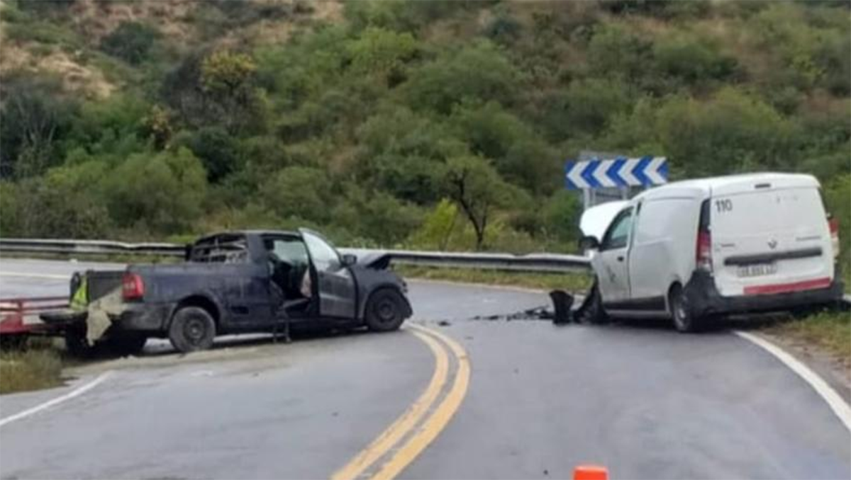 Tremendo: iba en la ruta y grabó su propio choque frontal