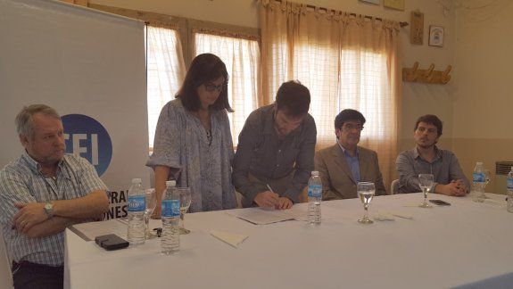 Mariano Lavin y Laura Perilli firmaron un convenio para el desarrollo de Fernández Oro.