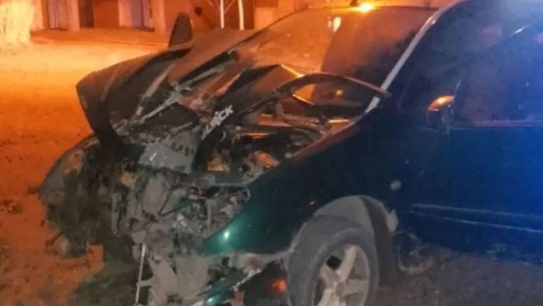 Así quedó el auto en el que se accidentó el joven que perdió la vida. Así quedó el auto en el que se accidentó el joven que perdió la vida.
