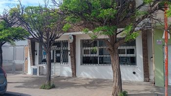 El Juzgado de Paz de Cinco Saltos recibió la denuncia de la mujer, y por su tenor le dio intervención a la Fiscalía. El Juzgado de Paz de Cinco Saltos recibió la denuncia de la mujer, y por su tenor le dio intervención a la Fiscalía.