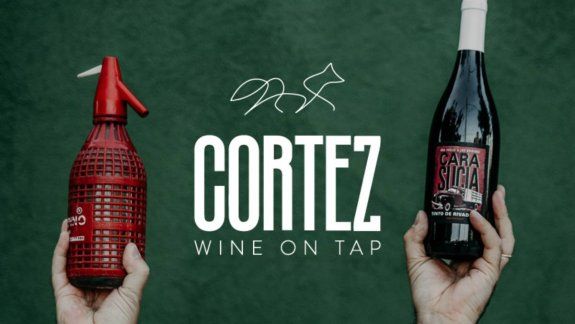 CORTEZ propone otra forma de tomar vino. Es una propuesta para amantes de la bebida y para quienes conocerla.