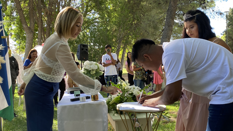 En el Día de los Enamorados, 23 parejas dieron el "sí" en un casamiento masivo en Cipolletti - Image 3