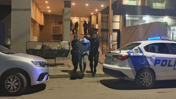 Detuvieron a un joven que se había escondido adentro del edificio tras el robo. Foto: gentileza Guillermo Uribe.