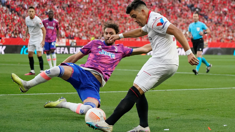 Expulsado Acuña: Sevilla le ganó a Juventus pero en la final no tendrá al Huevo