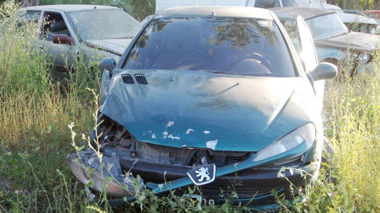 El auto que manejaba el joven accidentado fue secuestrado y sometido a distintas pericias por parte de la Policía.