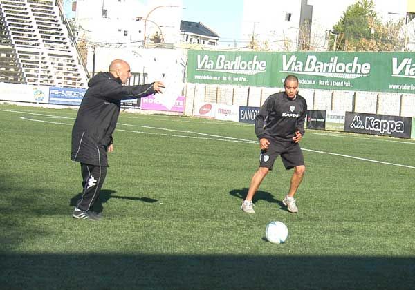 Cipo hizo fútbol y el Mingo plantó los mismos once