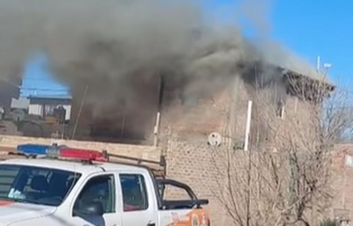 El incendio se registró esta tarde pasadas las 15 horas. Foto: Gentileza.
