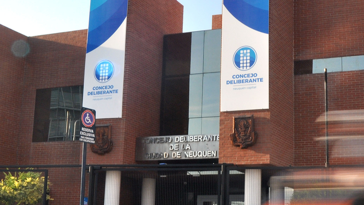 Escándalo en el Concejo por charla que niega la violencia de género
