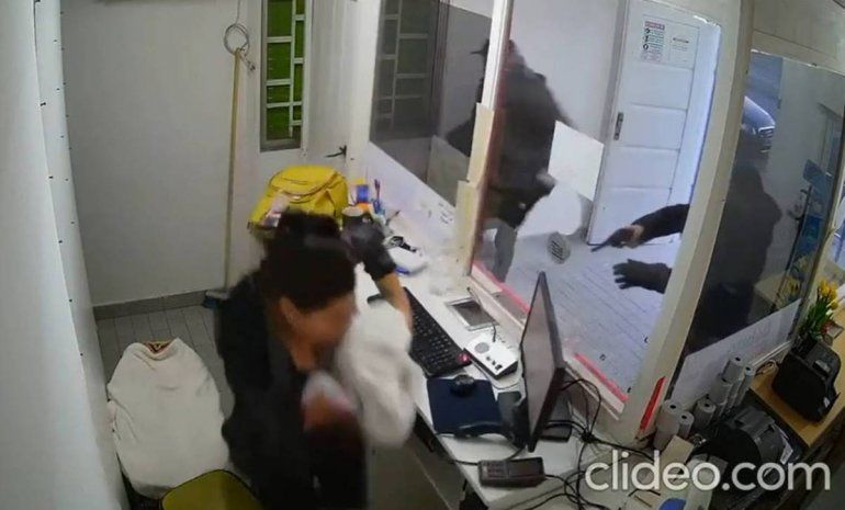 A su casa, tras violento asalto: les dieron preventiva