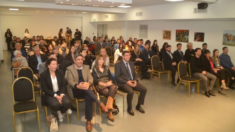 El acto se realizó en el Centro Cultural Cipolletti. (Fotos: Antonio Spagnuolo)