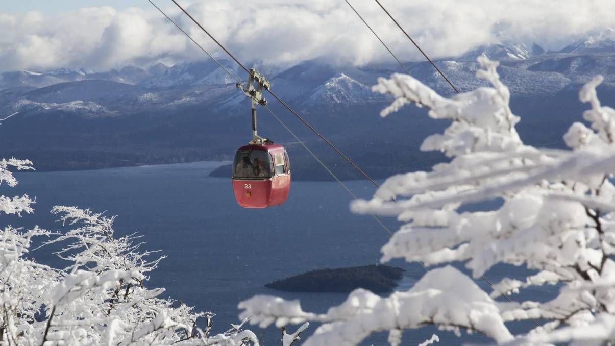 Bariloche y El Bolsón amanecieron de blanco por una nevada intensa