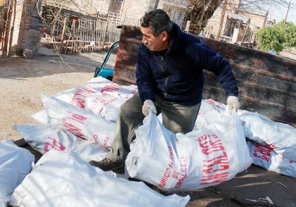Comenzó otra distribución de leña a los sectores más vulnerables
