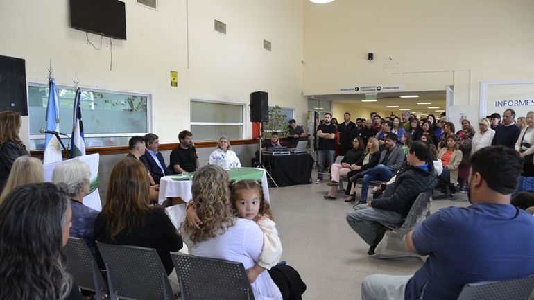 El hall central del Hospital fue partícipe del momento de recambio de autoridades, con altas expectativas de mejoras en la gestión. El hall central del Hospital fue partícipe del momento de recambio de autoridades, con altas expectativas de mejoras en la gestión.