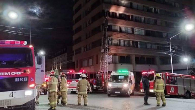 Las imágenes del incendio que dejó a más de 50 personas hospitalizadas