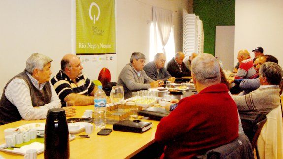 Los productores se comprometieron a levantar la cosecha si Nación aporta lo suyo. Piden, principalmente, financiamiento.