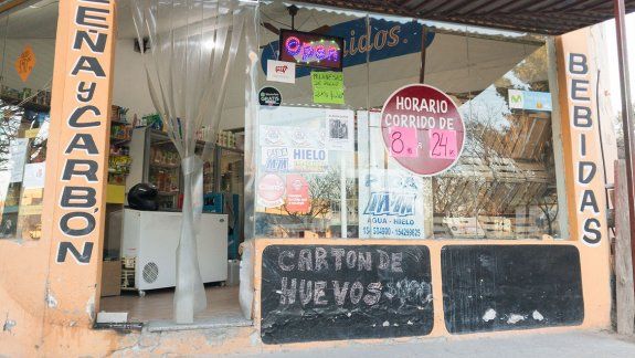 La La despensa resultó con importantes daños por el robo.despensa resultó con importantes daños por el robo.
