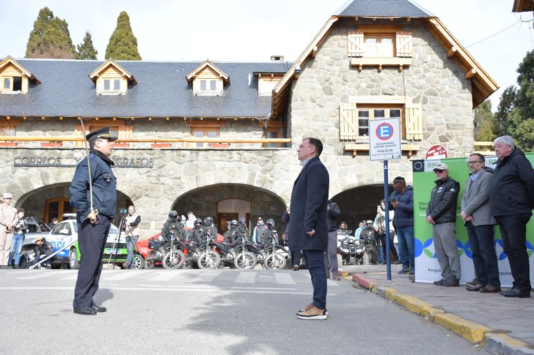 El Ministro de Seguridad encabezó el acto oficial en el Centro Cívico de Bariloche.