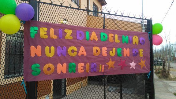 Vecinos decoraron sus casas para alegrarle el día a los más pequeños