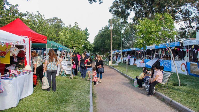 Volvió la feria de artesanos al Paseo de la Calesita