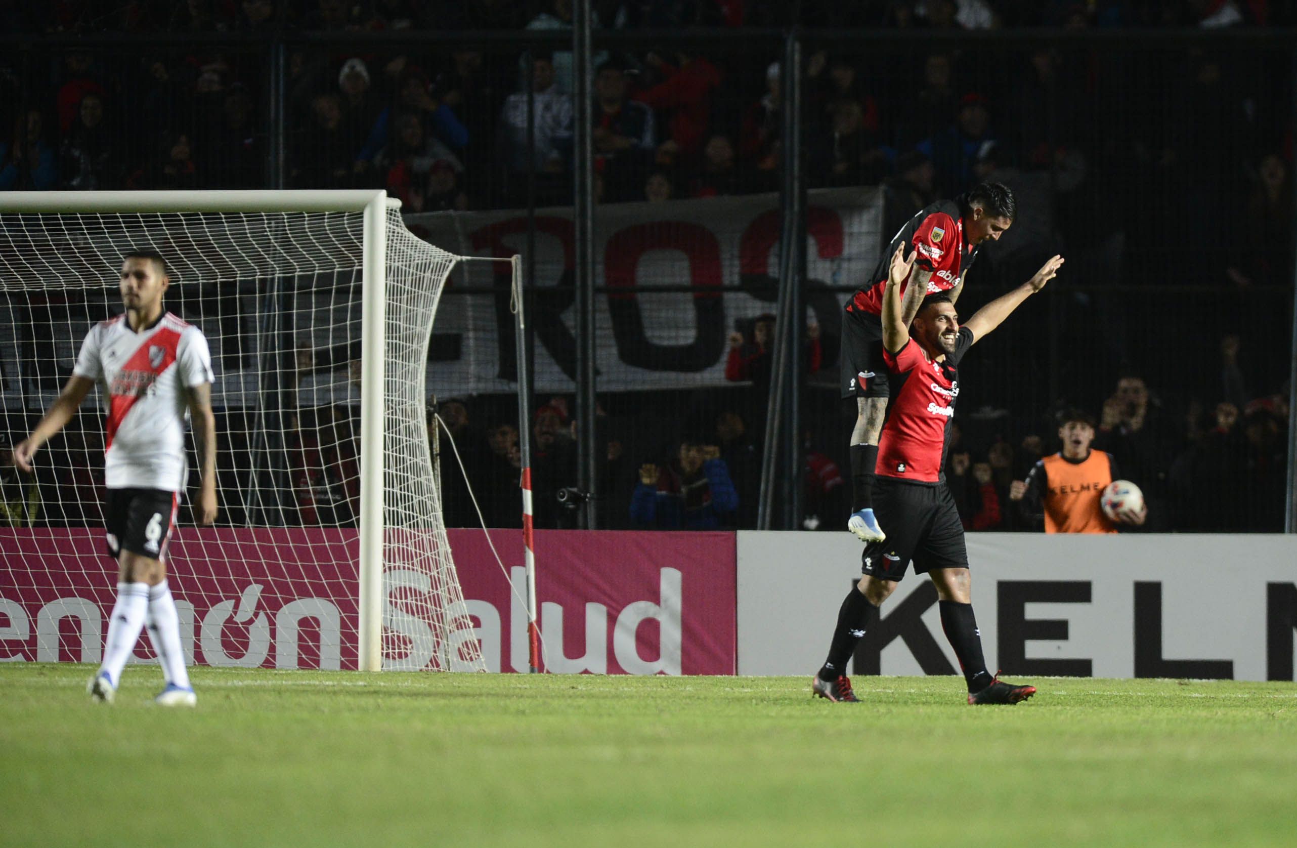 Colón le ganó a River con un gol de Wanchope a instancias del VAR