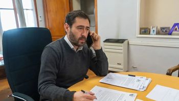 Por mayoría, el Concejo Deliberante decidió el miércoles pasado suspender al intendente Román. Por mayoría, el Concejo Deliberante decidió el miércoles pasado suspender al intendente Román.