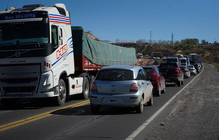 Controles en el tercer puente causa un colapso en el tránsito