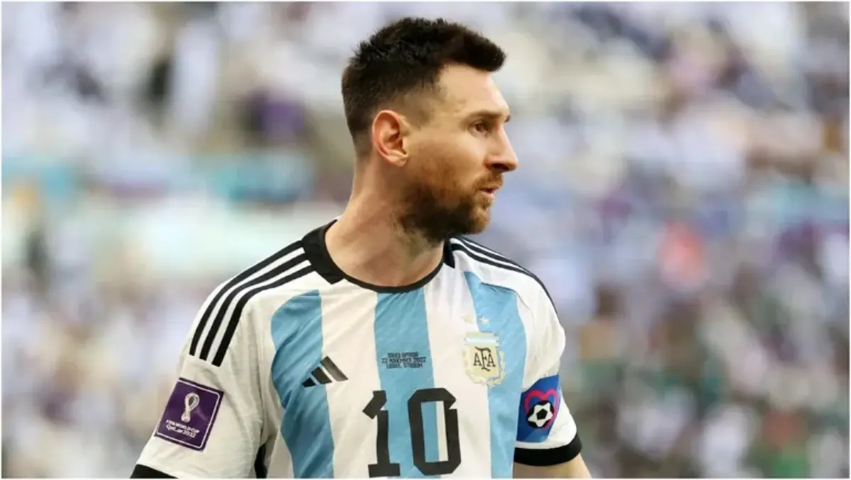 Messi, ya recuperado de la lesión, arranca como titular y Scaloni avisó que jugará hasta que levante la mano y pida el cambio.&nbsp;