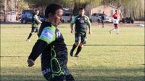 Alejandro Valdez en acción, en uno de los tantos partidos que jugó. Nadie aún logra comprender su muerte. Alejandro Valdez en acción, en uno de los tantos partidos que jugó. Nadie aún logra comprender su muerte.