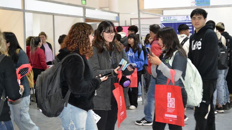 La primera jornada recibió a estudiantes de escuelas secundarias de Cipolletti y el Alto Valle.