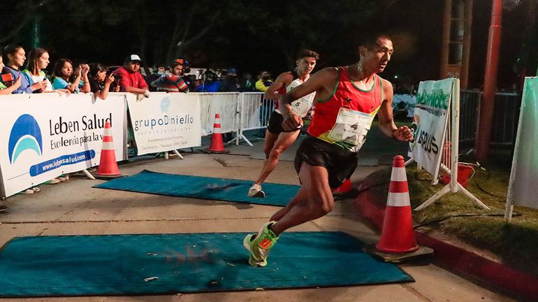 Basco Vidal fue el mejor de La Corrida de Cipolletti 2022.