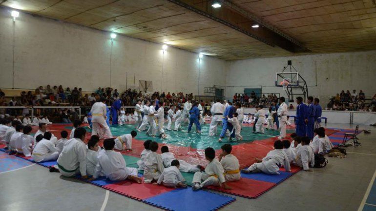 Las escuelas municipales tuvieron su cierre