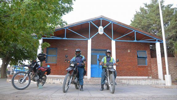 Detuvieron a dos policías borrachos en medio de una fiesta
