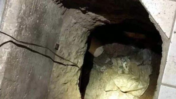 Insólito: cavó un túnel hasta lo de su amante: los hallaron en la cama