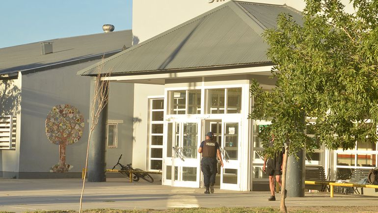 El hombre murió en el Hospital de Cipolletti, donde intentaron reanimarlo. El hombre murió en el Hospital de Cipolletti, donde intentaron reanimarlo.