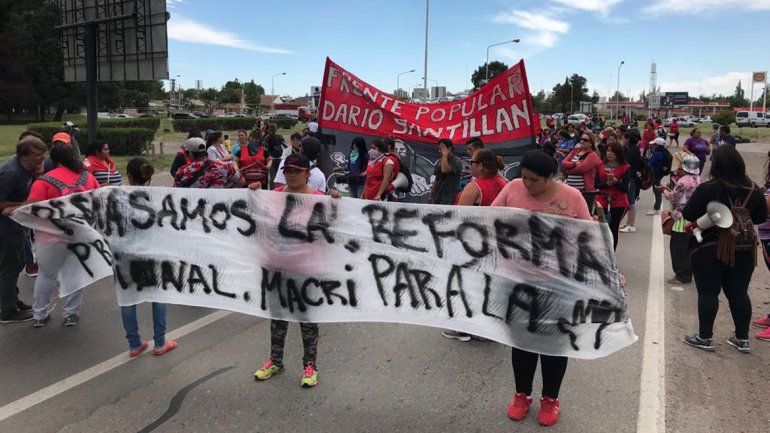 Luego de tres horas de corte en los accesos a los puentes, levantaron la protesta