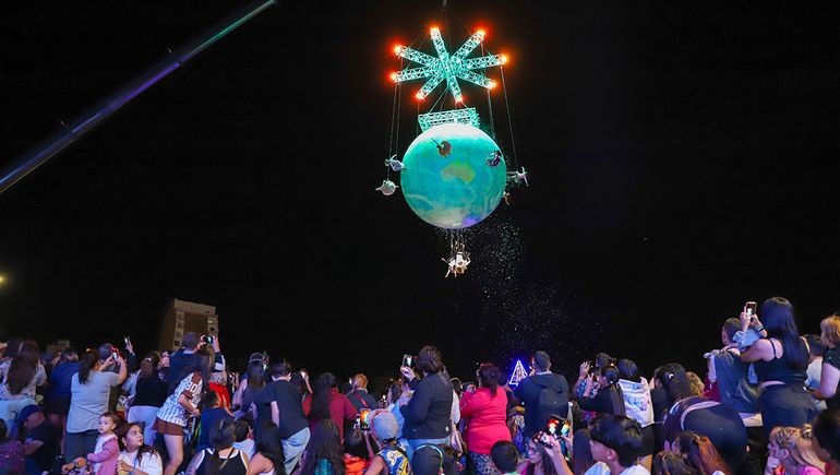 La compañía de danza aérea Elevé, brindará un show gratuito el sábado 7 de marzo a las 23 en el CCC.