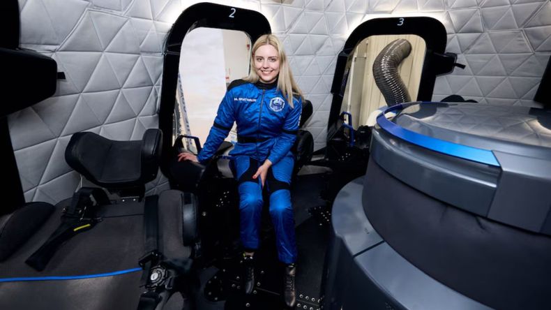 La ingeniera alemana se convirtió en la primera persona usuaria de silla de ruedas en realizar un vuelo suborbital.