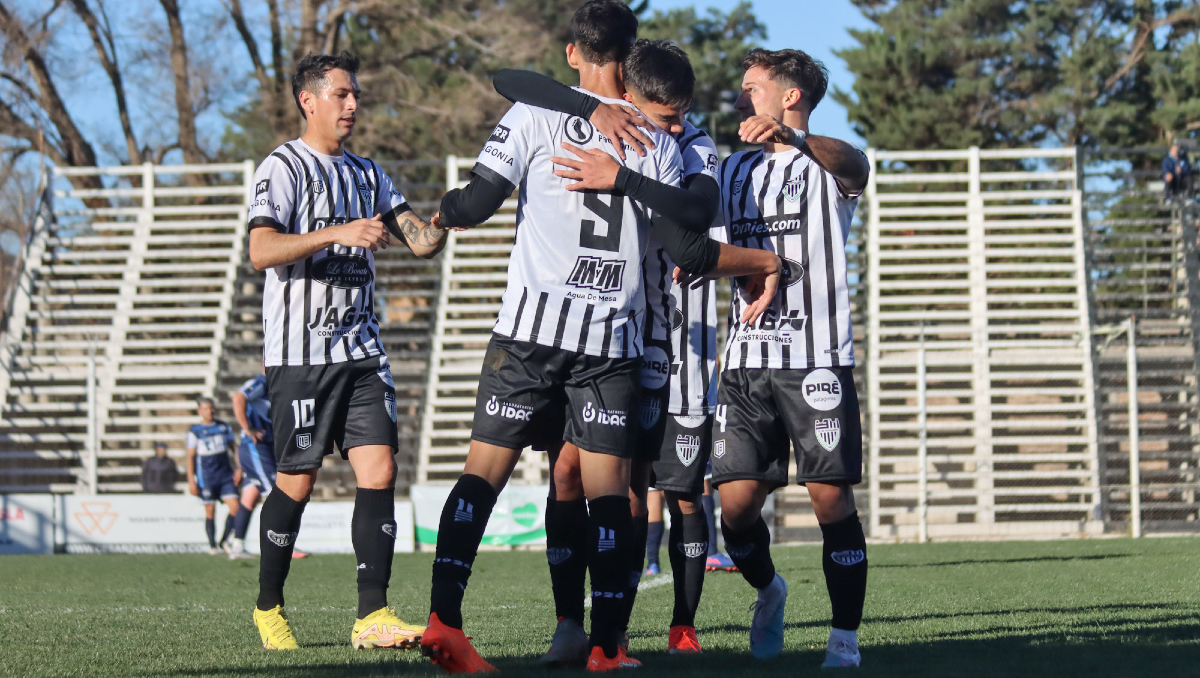 El equipo de la liga local de Cipolletti está invicto en el Apertura. Foto: Anahí Cárdena