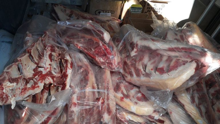 Decomisaron 200 kilos de carne ocultos en un utilitario