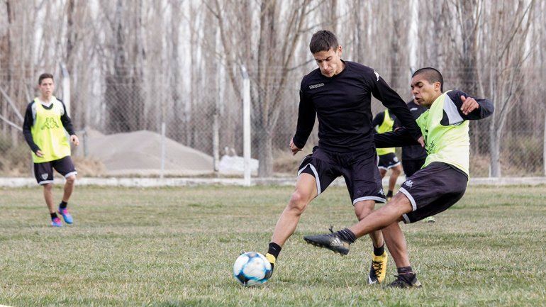 Comachi tuvo la más clara para Cipo en Bahía Blanca. El volante viene alternando buenas y malas en el equipo.