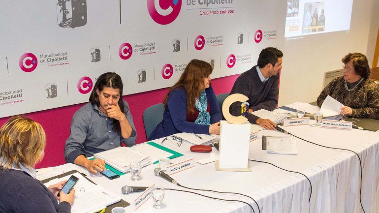 Para Aninao es extraño que en un organismo integrado en su mayoría por mujeres no se apruebe el proyecto.