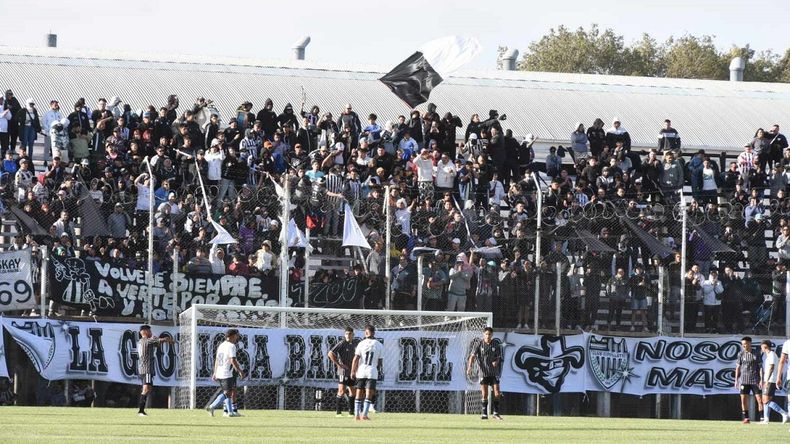 Cipo gana de local con un golazo y se acerca a la punta
