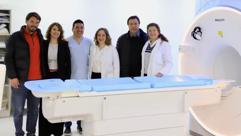 El gobernador Alberto Weretilneck y el intendente Rodrigo Buteler encabezaron el acto en el que se puso oficialmente en funcionamiento el nuevo equipamiento hospitalario. 