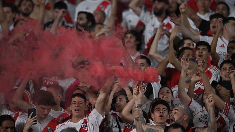 El impactante recibimiento de la hincha de River en la previa al partido con Mineiro